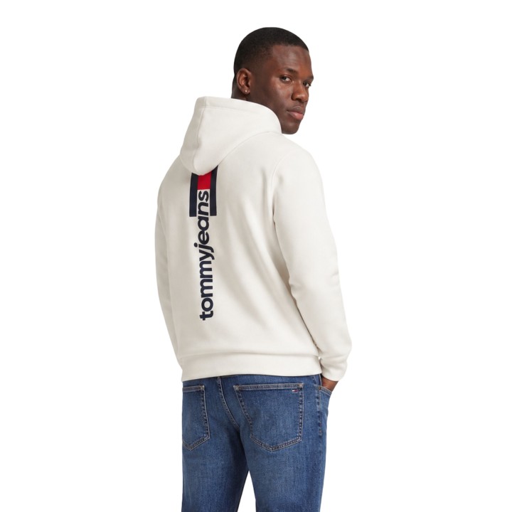 Tommy Hilfiger Jeans sudadera blanca de hombre DM0DM23393 vista posterior tres cuartos