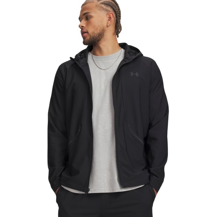 Under Armour sudadera de hombre negra UA Unstoppable Woven 6014621 en vista tres cuartos