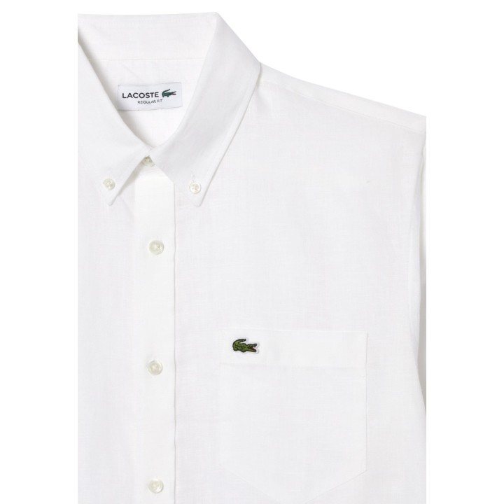 Detalle frontal de camisa blanca Lacoste para hombre CH5692-00