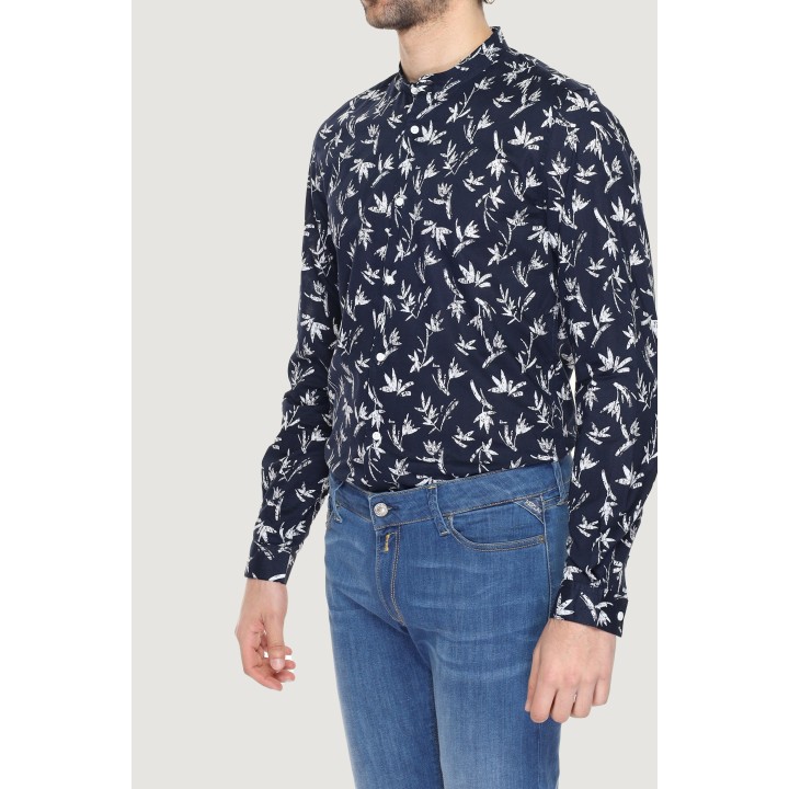 Camisa de hombre Antony Morato Seoul azul estampada vista de tres cuartos