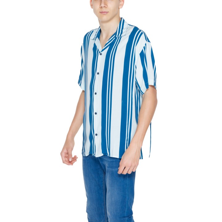 Camisa de hombre Jack Jones azul claro de rayas vista tres cuartos