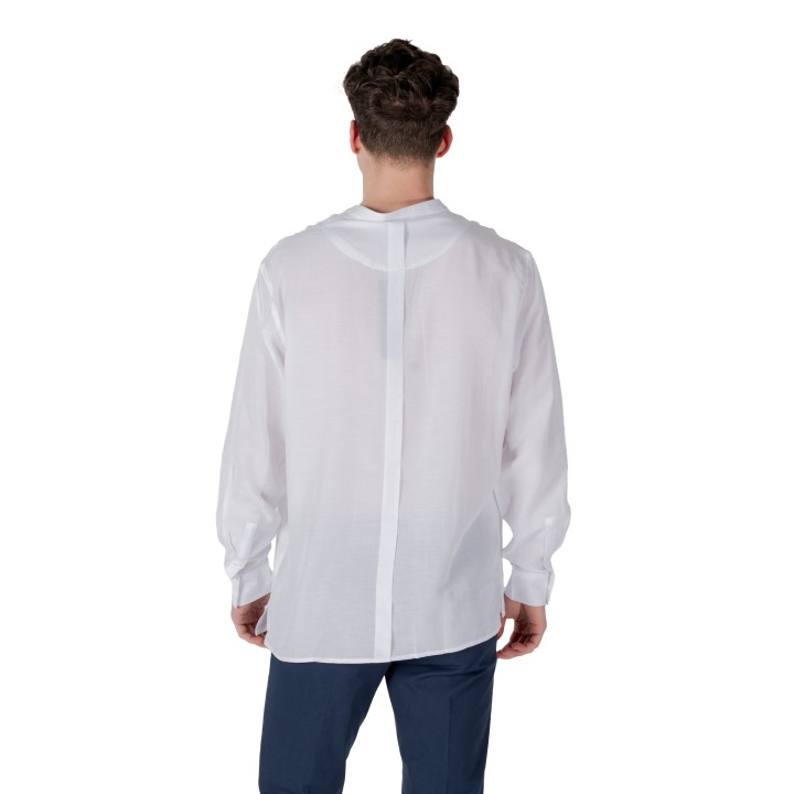 Antony Morato camisa blanca de hombre Kilis Relaxed Fit vista posterior