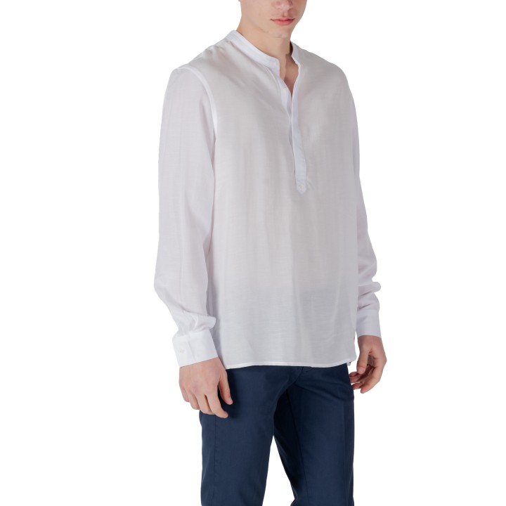 Antony Morato camisa blanca de hombre Kilis Relaxed Fit vista tres cuartos