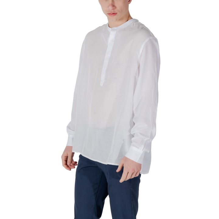 Antony Morato camisa blanca de hombre Kilis Relaxed Fit vista tres cuartos