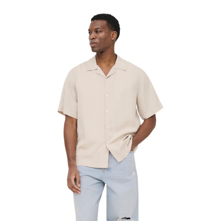 Only & Sons camisa de hombre beige claro de Tencel vista frontal de tres cuartos