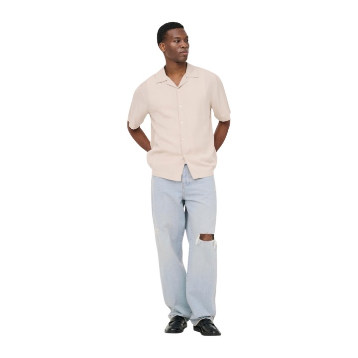 Only & Sons camisa de hombre beige claro de Tencel vista frontal de tres cuartos