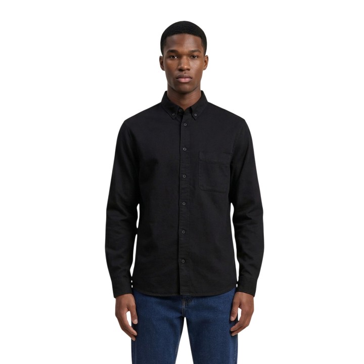 Only & Sons camisa de hombre negra Onsorson Regular 22036600 vista frontal en modelo