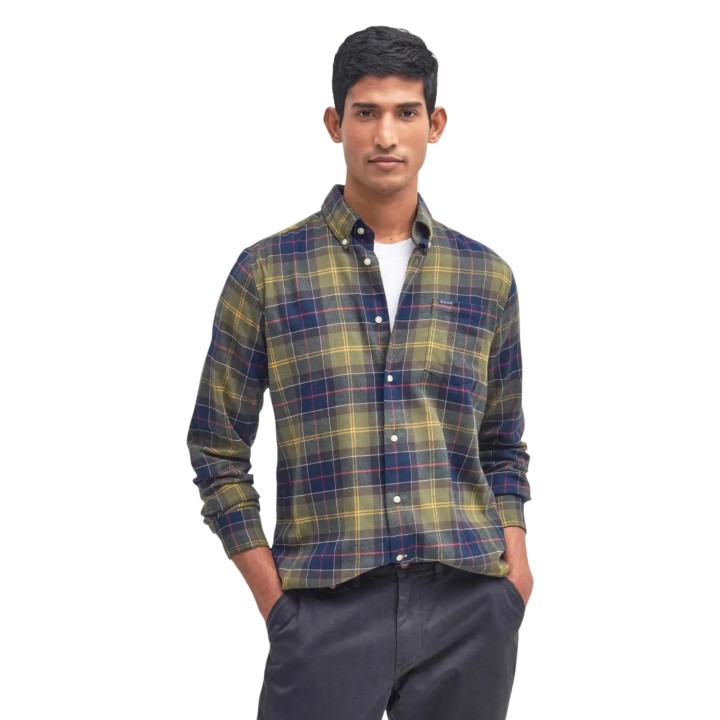 Detalle del cuello y bolsillo de la camisa Barbour Fortrose MSH4991 de hombre verde a cuadros