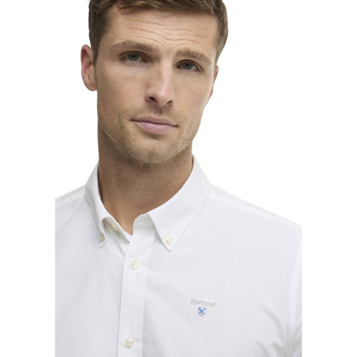 Detalle frontal de camisa Barbour Treeport Poplin MSH5753 blanca de hombre