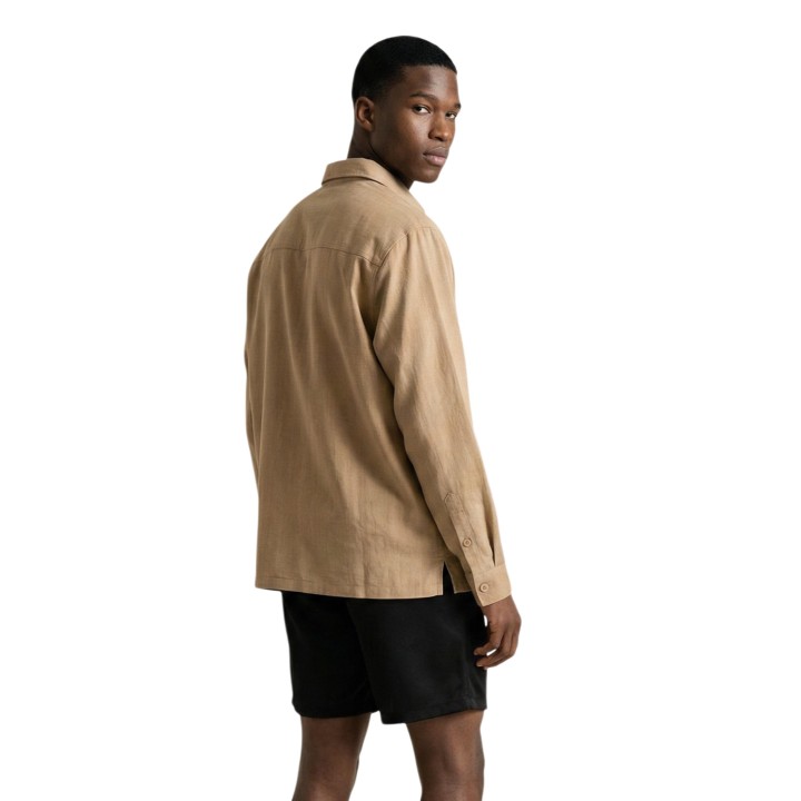 YOS CV8008 camisa negra de hombre de manga larga en vista posterior
