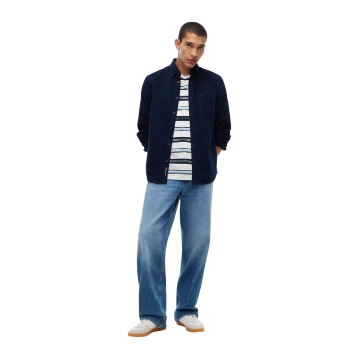 Tommy Hilfiger Jeans camisa de hombre azul oscuro vista frontal de cuerpo entero