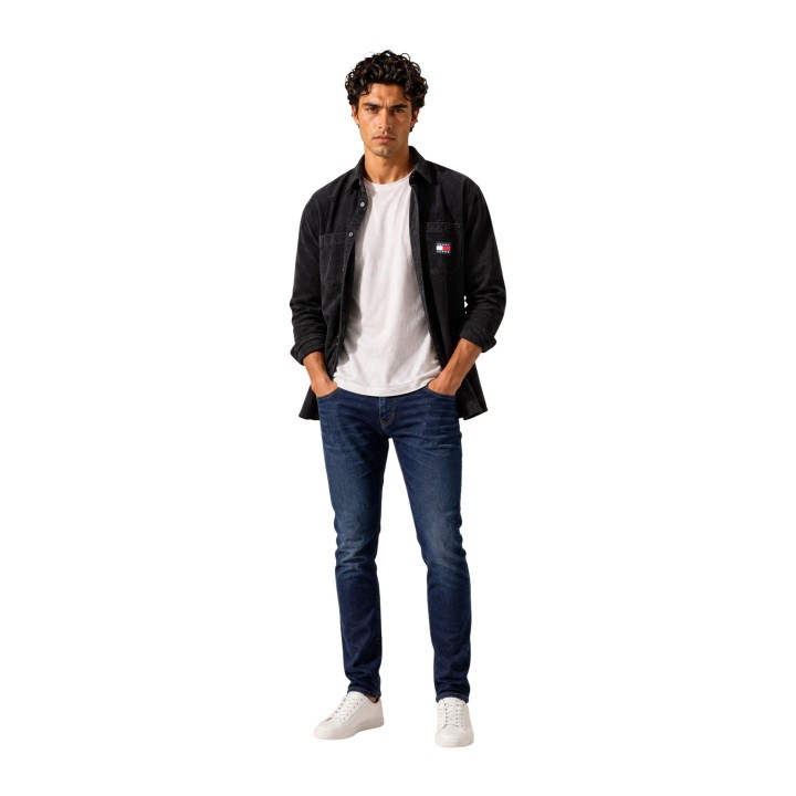 Tommy Hilfiger Jeans camisa de hombre negra de pana vista frontal en modelo