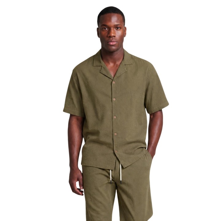 Hydra Clothing camisa de hombre verde oliva vista frontal