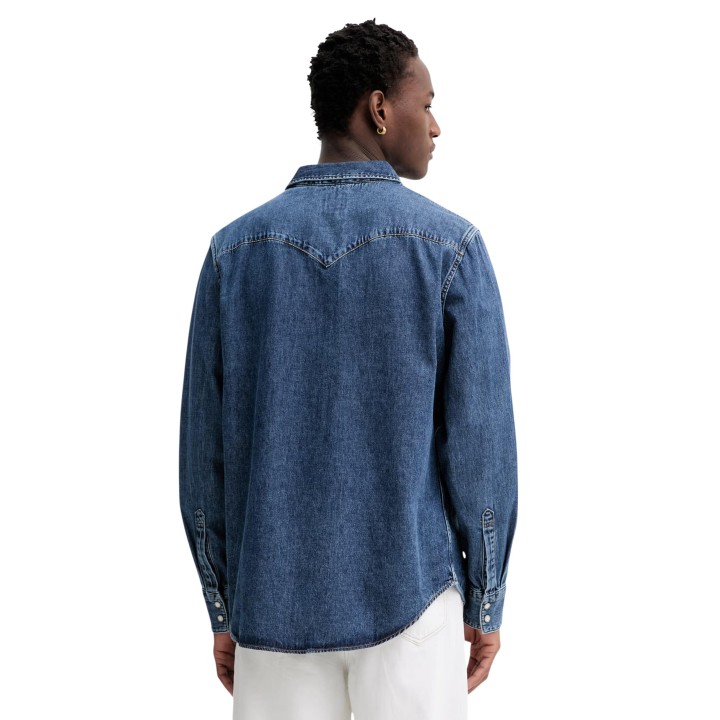 Levi's® camisa de hombre en denim azul vista posterior