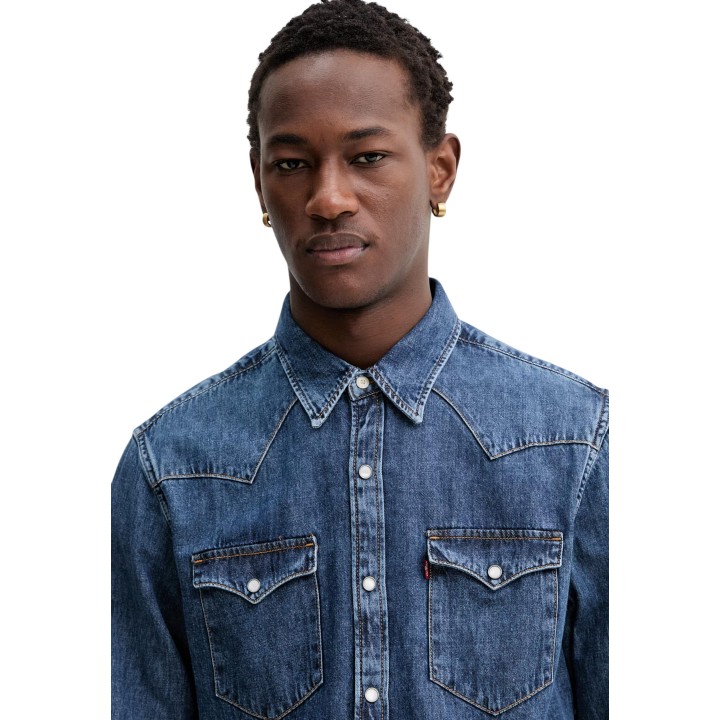 Levi's® camisa de hombre en denim azul detalle frontal