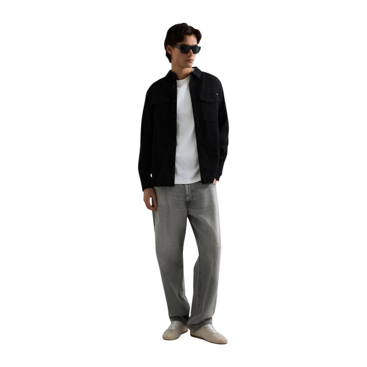 Replay camisa de hombre negra de denim 6.5 oz M4124 vista tres cuartos