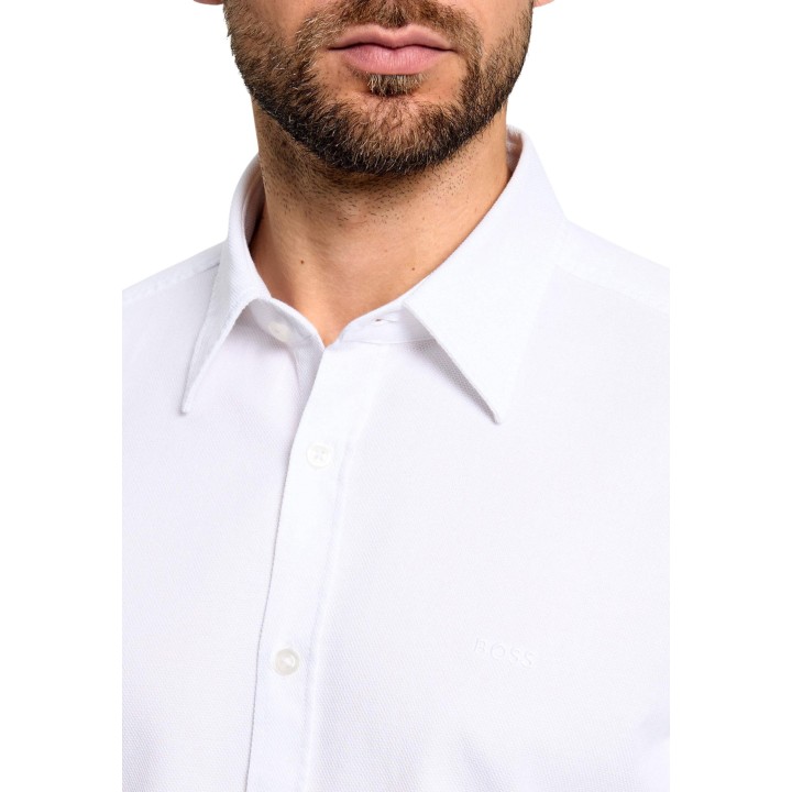 Boss camisa blanca de hombre Relegant 6 M 50565600 detalle del cuello