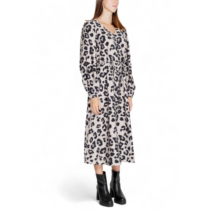 Jacqueline de Yong vestido midi de mujer gris claro estampado vista de tres cuartos