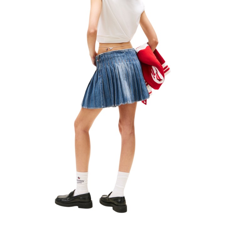 Tommy Hilfiger Jeans falda de mujer plisada en denim índigo vista posterior