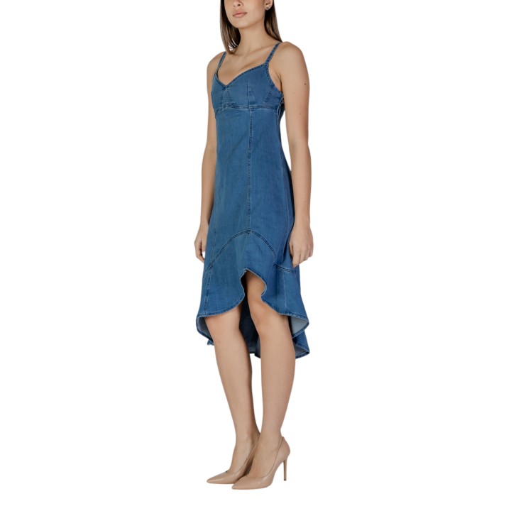 Desigual vestido de mujer denim Munich 25SWVD07 en vista de tres cuartos