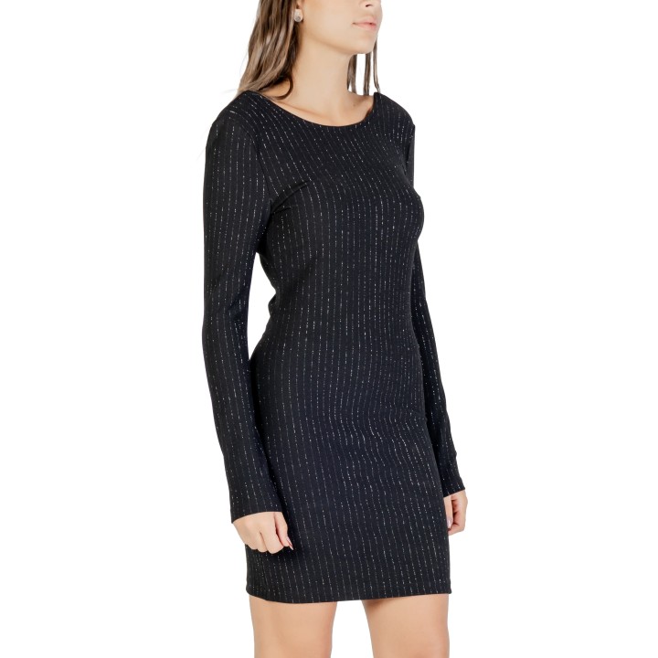 Detalle frontal del vestido negro de mujer Jacqueline de Yong Jdymary L/S Lurex