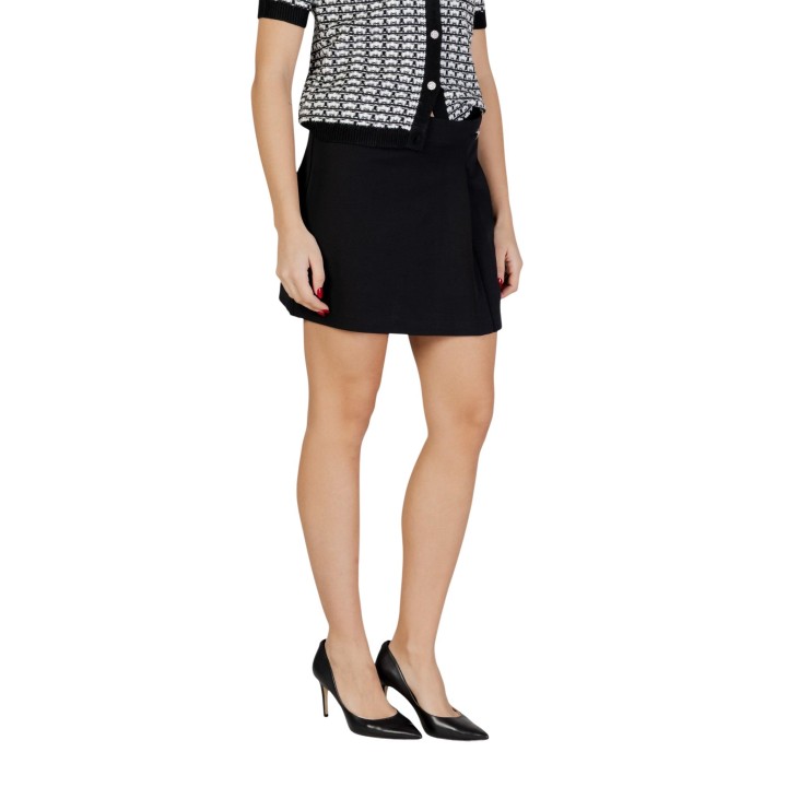 Falda negra de mujer Only Onlevi Life Hw Short Skirt vista frontal de tres cuartos
