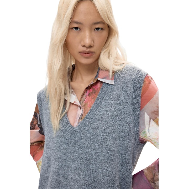 Desigual vestido de mujer gris de punto Nantes 26WWVW27 detalle del escote