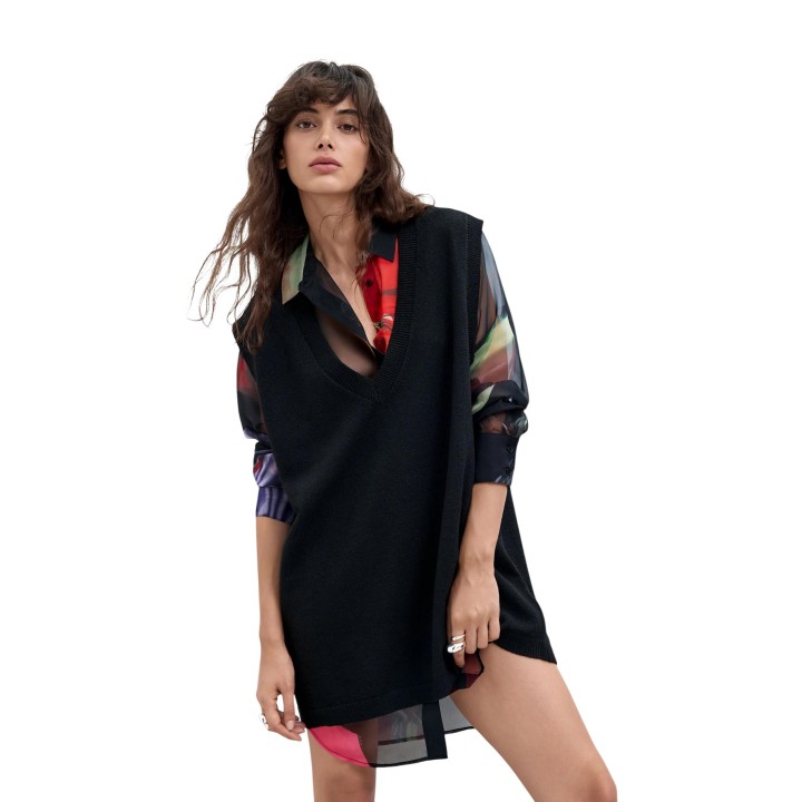 Desigual vestido de mujer negro de punto 26WWVW43 vista frontal de detalle