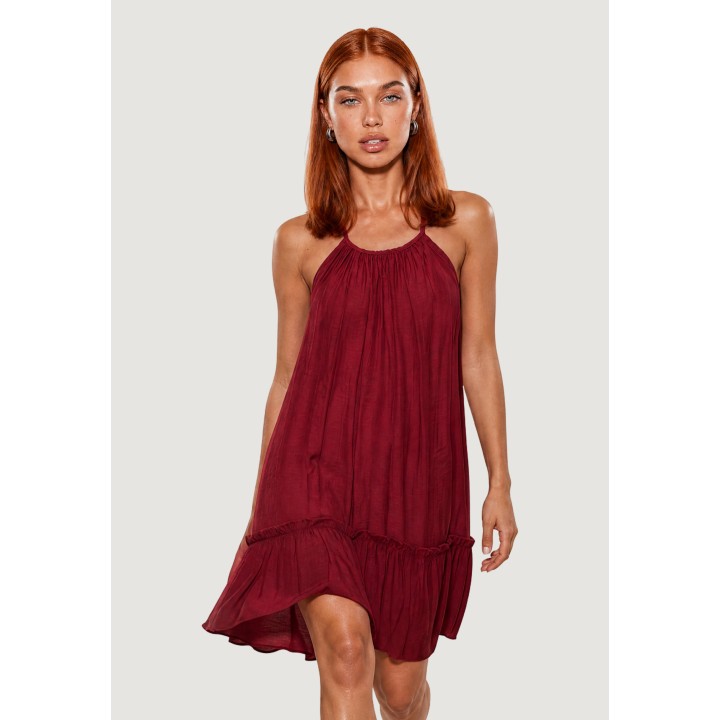I am vestido corto bordeaux para mujer modelo 50080 vista frontal de cerca