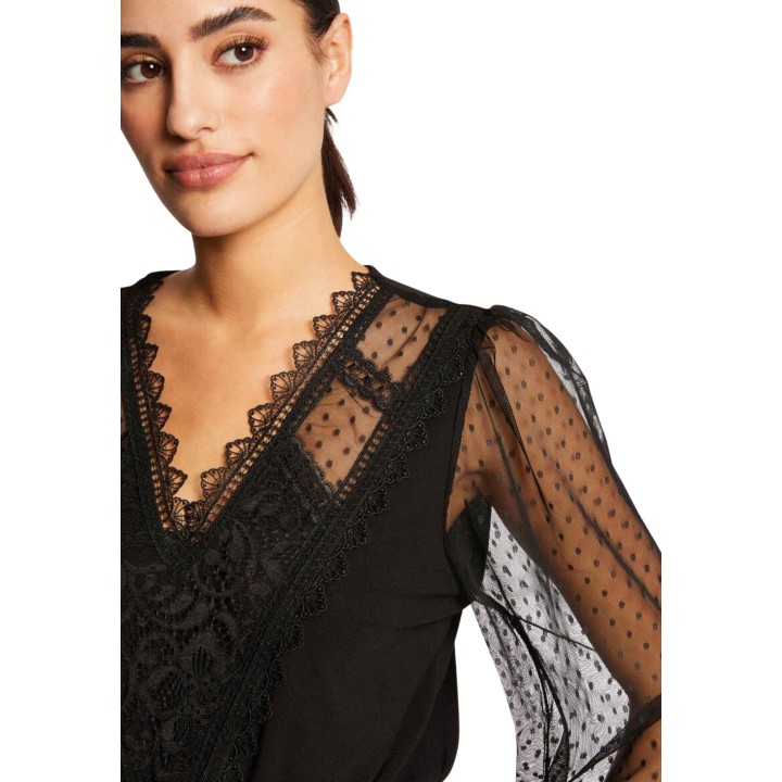 Morgan De Toi blusa de mujer negra 221-TAGADA detalle del escote y manga