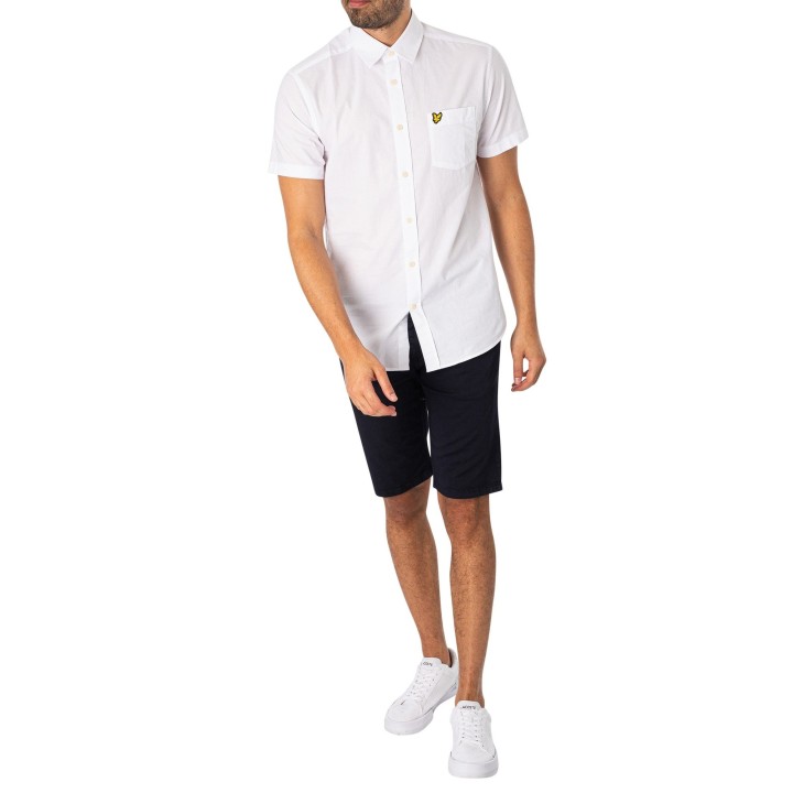Lyle & Scott pantalón corto de hombre azul oscuro SH1814ITA en vista de tres cuartos