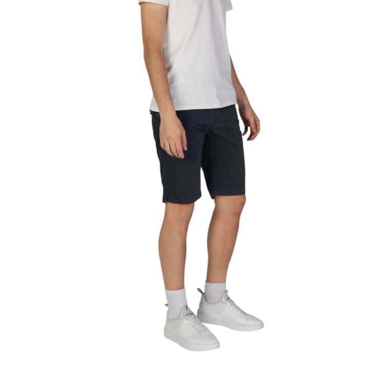 Refrigiwear pantalón corto de hombre azul GA9103P56200 vista tres cuartos