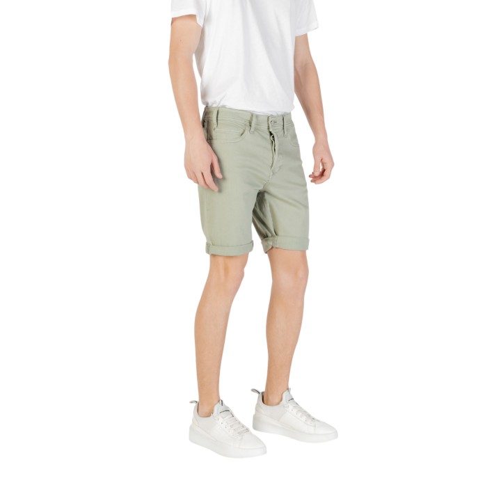 Replay pantalón corto de hombre verde vista tres cuartos