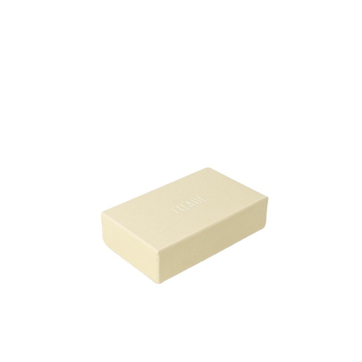 Alviero Martini Prima Classe caja beige para llavero de mujer vista de tres cuartos