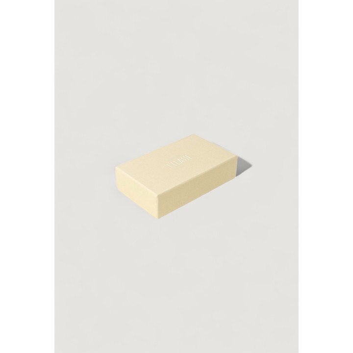 Alviero Martini Prima Classe caja beige para llavero de mujer vista de tres cuartos