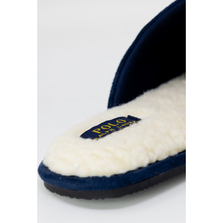 Detalle del interior de zapatilla de casa Ralph Lauren azul con forro blanco
