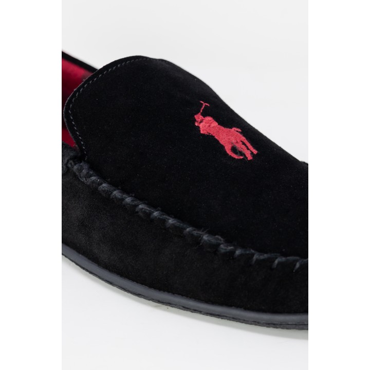 Detalle de zapatilla de casa Ralph Lauren negra para hombre