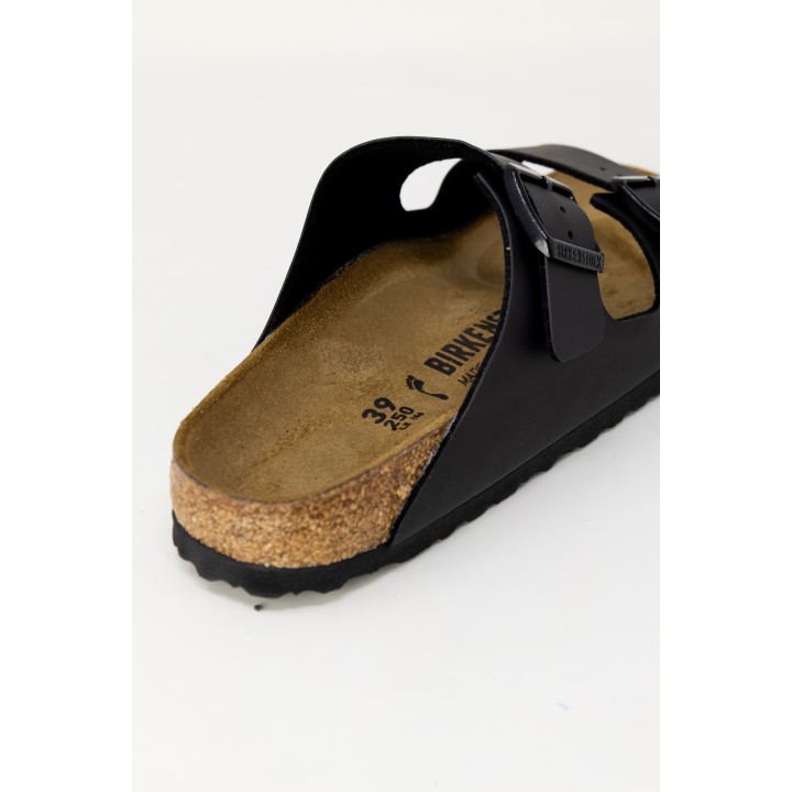 Detalle de sandalia Birkenstock Arizona BS 0051793 negra de mujer