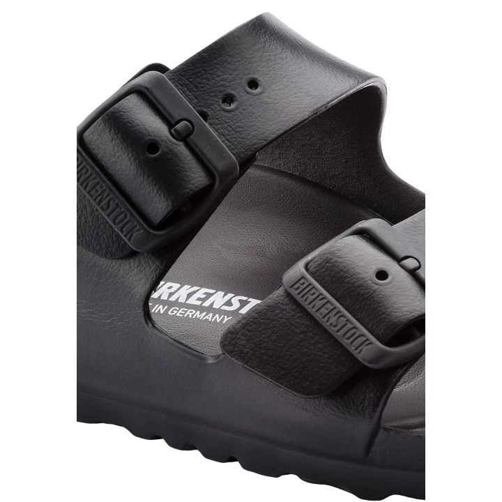 Detalle de sandalia Birkenstock Arizona EVA 129423 negra para mujer