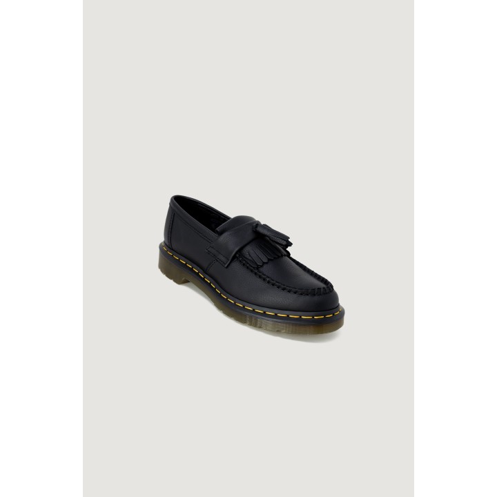 Dr. Martens Adrian Virginia 22760001 zapato negro de mujer vista de tres cuartos