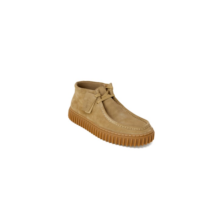 Clarks botas de hombre Torhill Hi beige de ante vista tres cuartos frontal