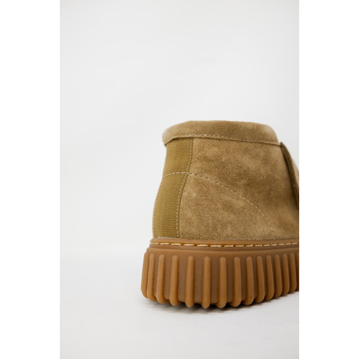 Clarks botas de hombre Torhill Hi beige de ante detalle posterior