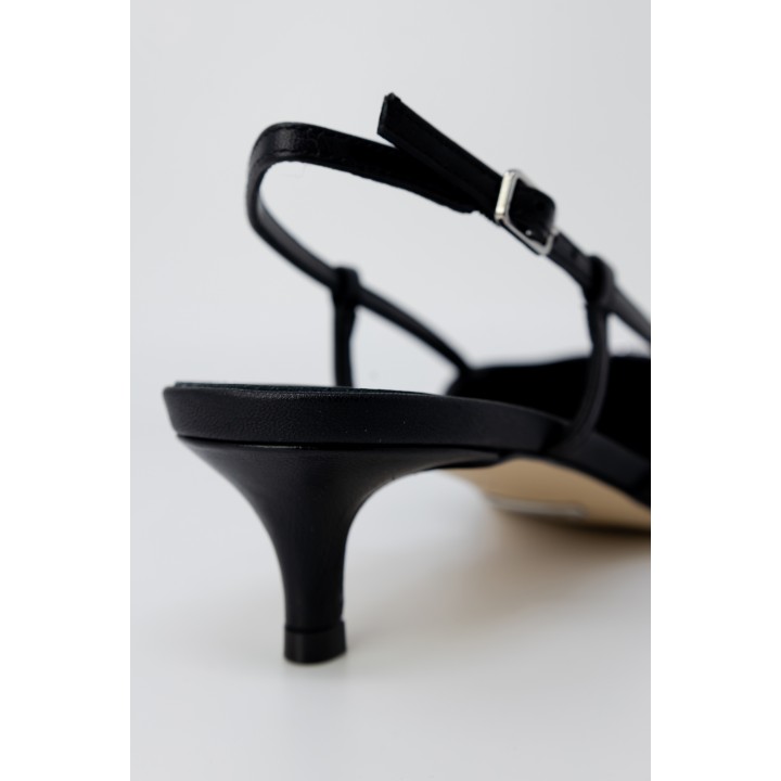 Guess zapatos de tacón de mujer negros detalle del tacón y la tira