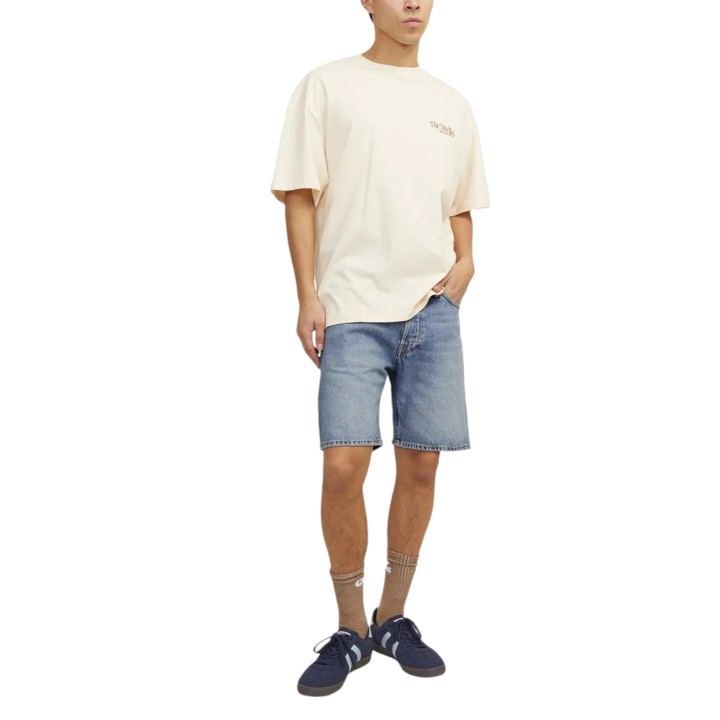 Jack Jones pantalón corto de hombre en denim vista frontal de tres cuartos