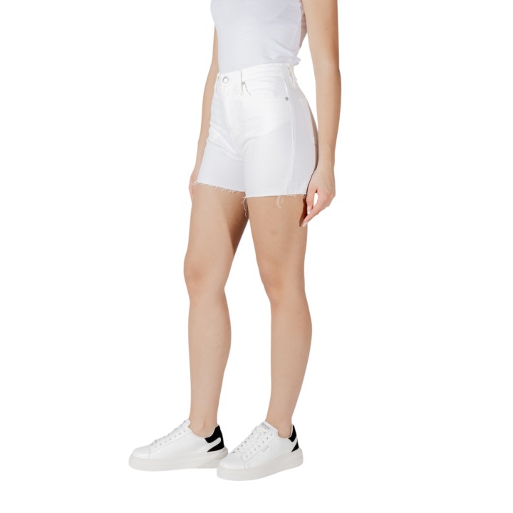 Calvin Klein Jeans pantalón corto de mujer blanco J20J225153 vista tres cuartos