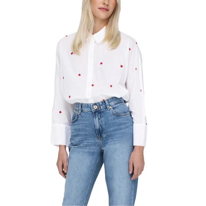 Only camisa de mujer blanca con corazones bordados vista tres cuartos