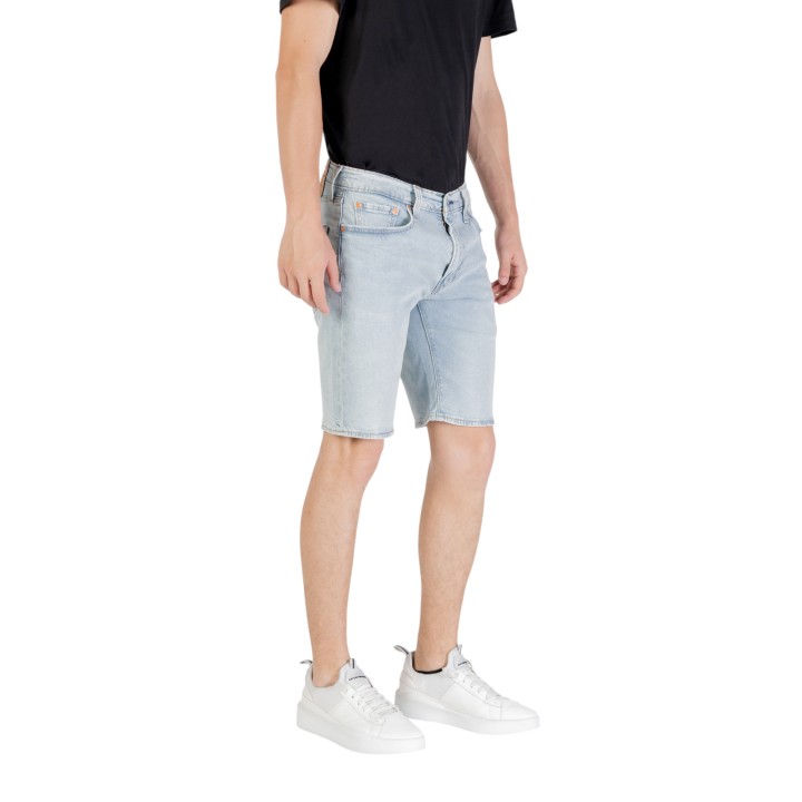 Levi's® pantalón corto de hombre en denim claro vista de tres cuartos