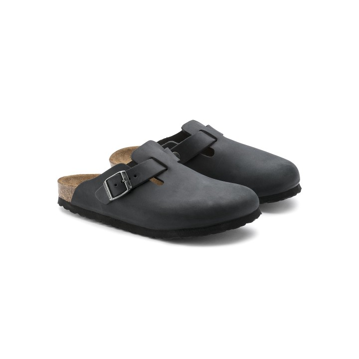 Sandalia Birkenstock Boston 0059463 negra para mujer vista de tres cuartos