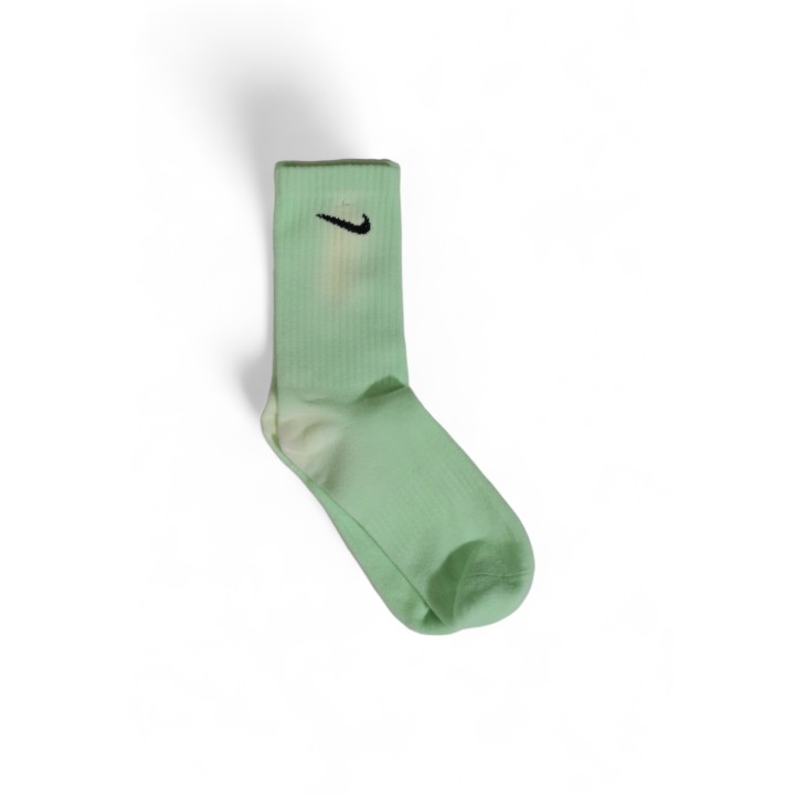 Nike calcetín para hombre verde flúor con logo vista tres cuartos