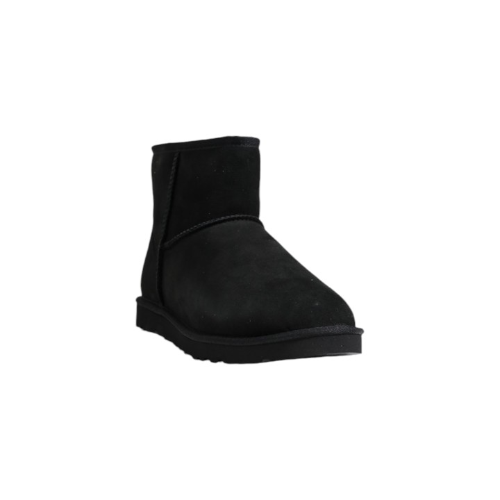 Botas UGG M Classic Mini 1002072 negras para hombre vista tres cuartos